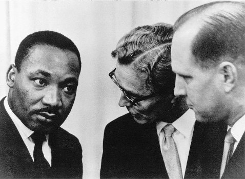Martin Luther King valgte å besøke Holtekilen folkehøgskole på Stabekk da han mottok Nobels fredspris i 1964