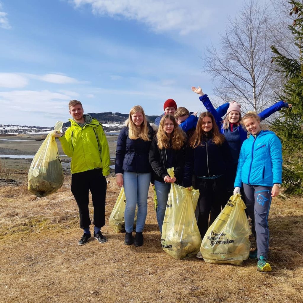 søppel strandrydding Bakketun folkehøgskole Verdal elever