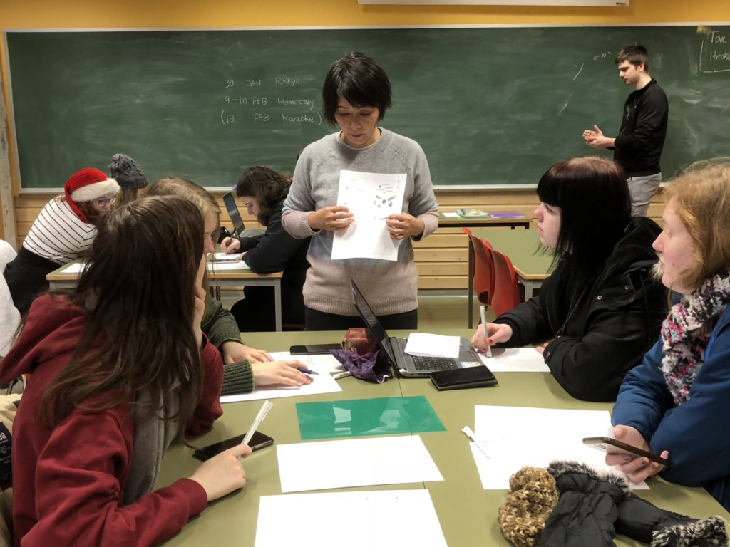 Man kan lære både japansk, kinesisk og koreansk på norske folkehøgskoler. Her fra undervisning i japansk språk og kultur ved Namdals folkehøgskole