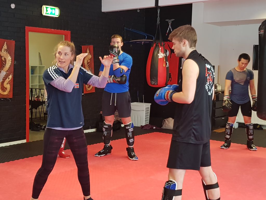 Thea Næss undervisning kickboksing Skogn folkehøgskole