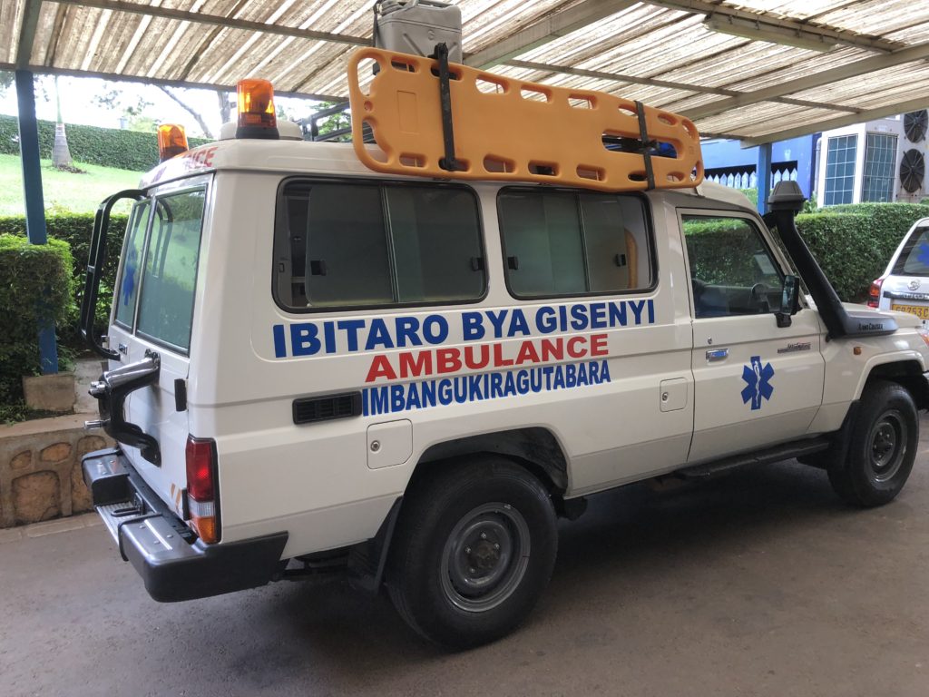 Før turen til hovedstaden i Rwanda, og det store sykehuset der, måtte Toten folkehøgskole skaffe en sykebil. Denne flotte doningen var resultatet av innsatsen. 