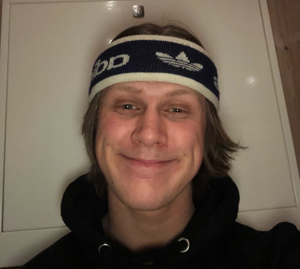 Adrian selfie, smiler
