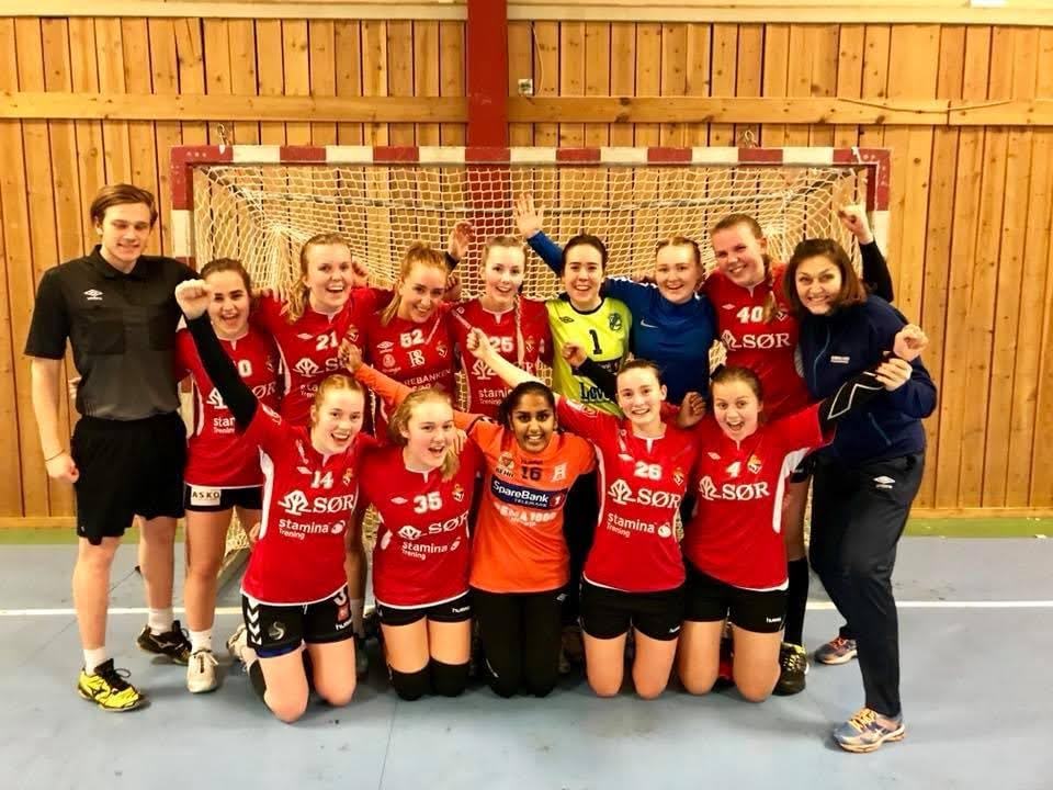 klassebilde, håndball, gruppebilde foran mål