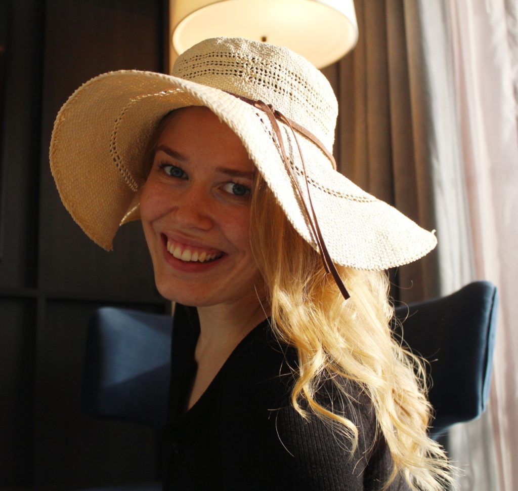 Maria Sandlie Johansen, portrett, hatt