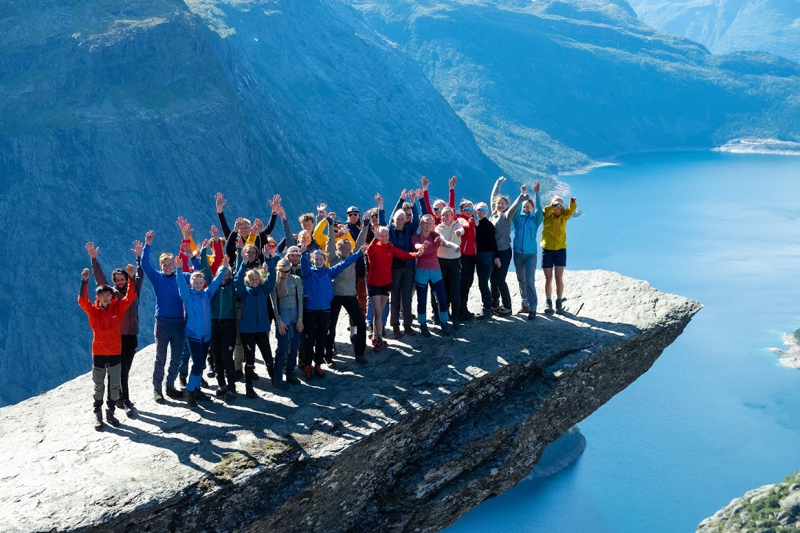 klassebilde, gruppe, på Trolltunga