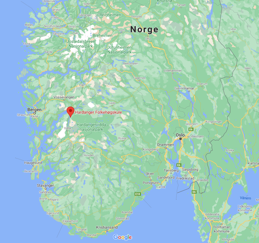 Hardanger folkehøgskule ligger i Lofthus mellom Odda og Voss