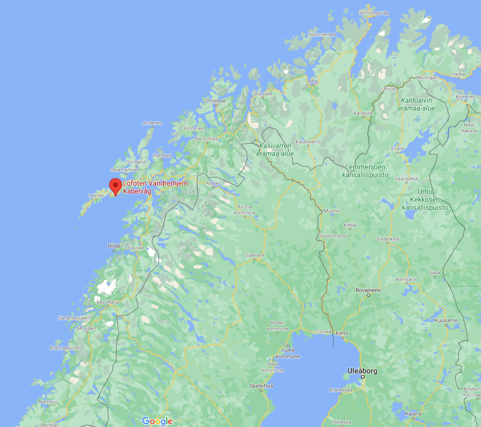 Lofoten folkehøgskole ligger nydelig til i Kabelvåg med mulighet for bading og flotte fjellturer