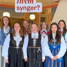 Hvem synger? Gratulerer med dagen! 🇳🇴 Her fra skoleavslutning på @sagavoll.fhs 🎉 #folkehøgskole #folkehøyskole #guess...