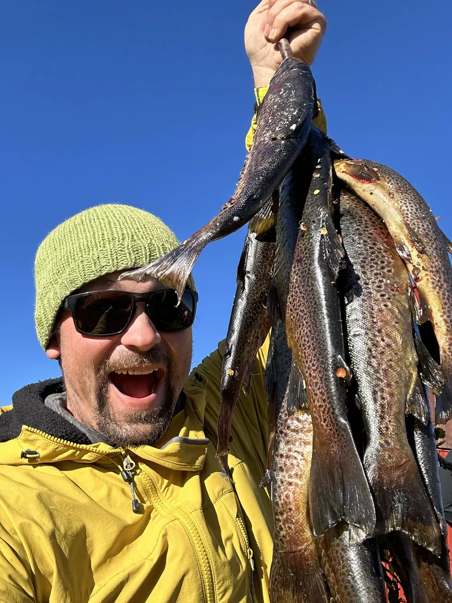 Bra fangst på stang - nå skal det graves og røykes fisk!