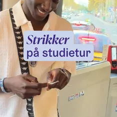 Selvfølgelig skal strikketøyet med på studietur til Barcelona? Erick er elev på linja @reiseliveuropagrenlandfhs ved @gr...