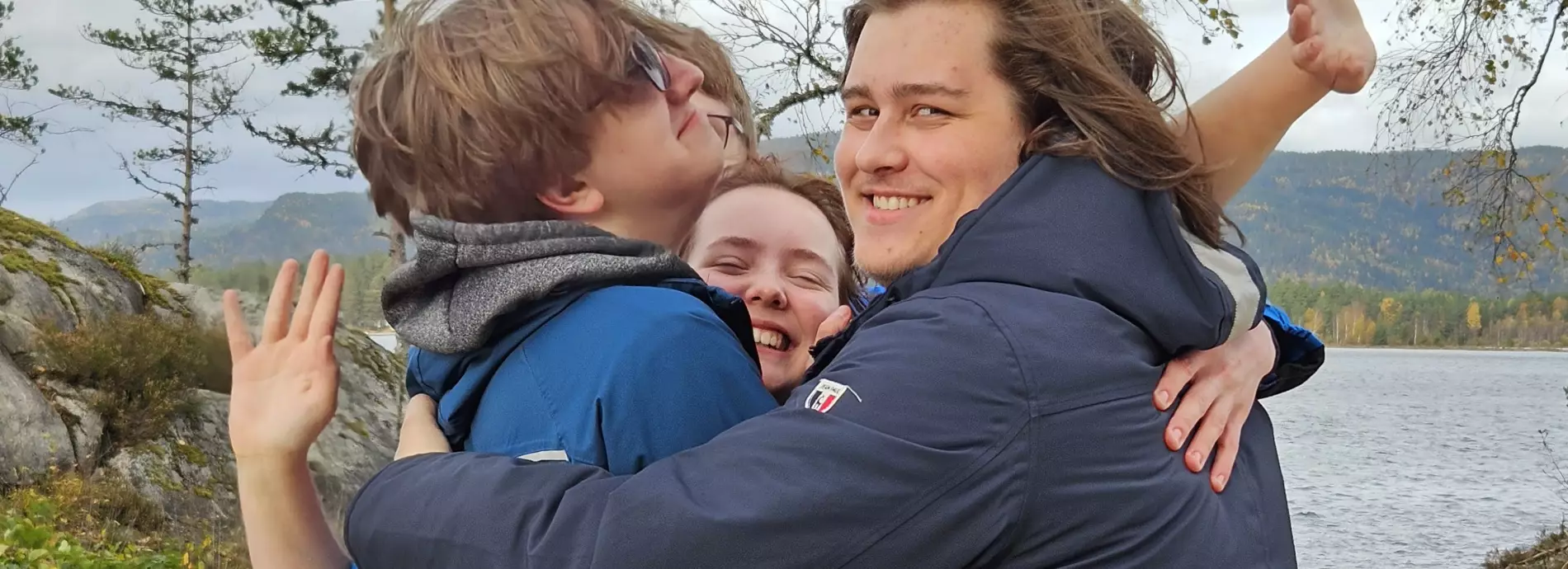 Students at Evje Folk high school hugging. 
