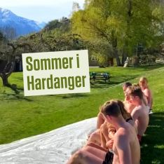 Sommeren kom til @hardangerfhs 1. mai ☀️��
#fhsliv #folkehøgskole #hardangerfhs 

#norsknatur #utno #liveterbestute #n...