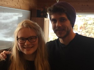 Synne skriver låter og spiller ukulele og gitar i tillegg til å synge. Tage spiller saxofon, gitar, bass, kontrabass og en rekke andre instrumenter.