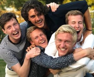 Venner på folkehøgskole