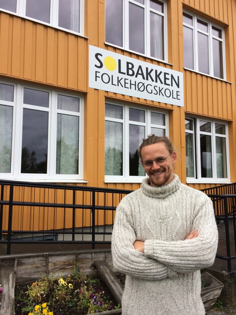 Harald Thompson Rosenstrøm, rektor ved Solbakken folkehøgskole, har selv vært elev ved Teaterhøjskolen Rødkilde.