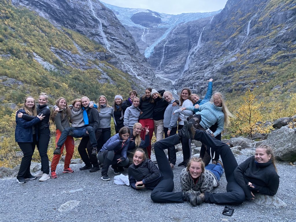 De fleste i denne gjengen fra Sunnmøre folkehøgskule søkte tidlig og kunne glede seg over å få tilbud om plass 1. februar.