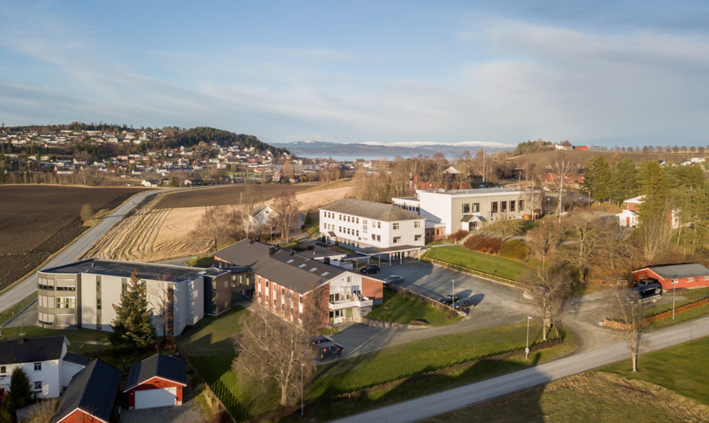 Skogn folkehøgskole oversiktsbilde bygninger