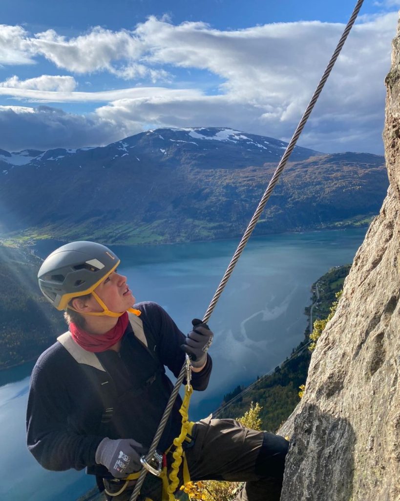 På folkehøgskolenes linjer innen multisport er du med på spennende aktiviteter både inne og ute. Bilde: Sunnmøre folkehøgskule