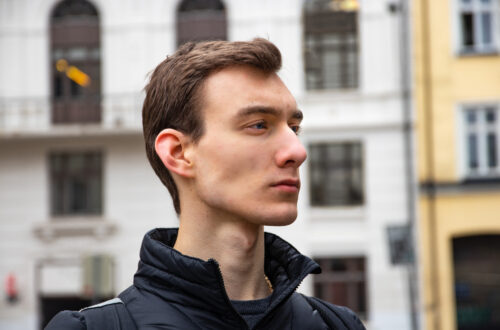 Jakov (19) har søkt folkehøgskole: – Vil bli best i foto og film