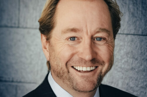 Fra folkehøgskoleelev til milliardær: Røkke står bak nytt millionfond